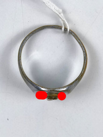 Fingerring , Liktorenbündel auf Hakenkreuz, jeweils erhaben in Messing aufgelegt. Getragenes Stück , Höhe 14mm