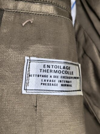 Frankreich, Uniformjacke und Hose eines Angehörigen im 2. Armeekorps. Guter Zustand, die Jacke datiert 1975