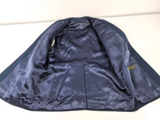 Frankreich, Jacke und Hose blau mit original vernähten Effekten. Alter unbekannt.