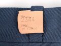 Frankreich, Jacke und Hose blau mit original vernähten Effekten. Alter unbekannt.