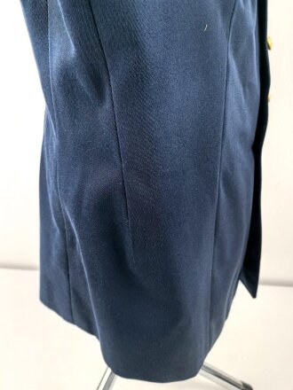Frankreich, Jacke und Hose blau mit original vernähten Effekten. Alter unbekannt.