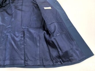 Frankreich, Jacke und Hose blau mit original vernähten Effekten. Alter unbekannt.