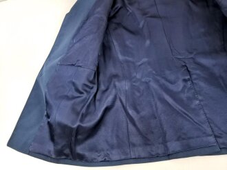 Frankreich, Jacke und Hose blau mit original vernähten Effekten. Alter unbekannt.