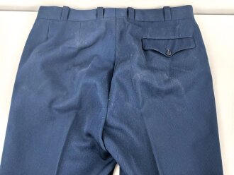 Frankreich, Jacke und Hose blau mit original vernähten Effekten. Alter unbekannt.