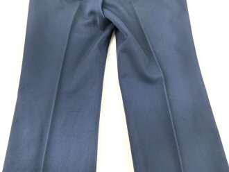 Frankreich, Jacke und Hose blau mit original vernähten Effekten. Alter unbekannt.