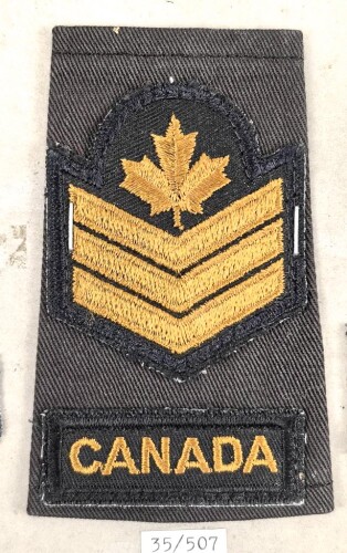 Canada Heer, Sammlung Abzeichen/ Ärmelabzeichen, auf Karton getackert