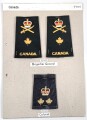 Canada Heer, Sammlung Schulterklappenüberschübe, auf Karton getackert