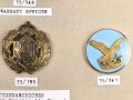 Canada Luftwaffe, Sammlung Abzeichen/ Mützenabzeichen, auf Karton getackert