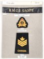 Canada Marine, Sammlung Rangabzeichen und Mützenband, auf Karton getackert