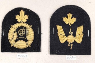 Canada Marine, Sammlung Kragenabzeichen für Petty Officer, auf Karton getackert