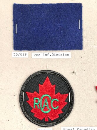 Canada Heer, Sammlung Abzeichen/ Ärmelabzeichen, auf Karton getackert