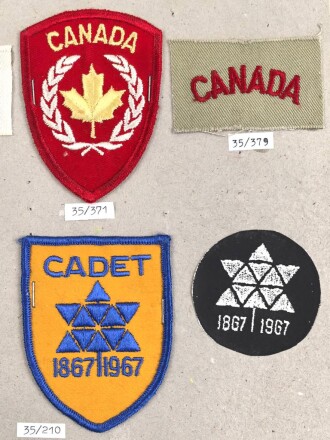 Canada Heer, Sammlung Abzeichen/ Ärmelabzeichen, auf Karton getackert