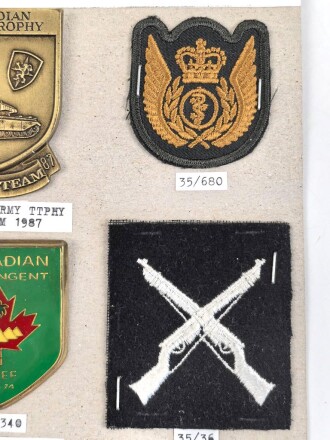 Canada, Sammlung Abzeichen/ Ärmelabzeichen, auf Karton getackert
