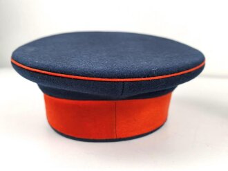 Baden, Pickelhaube für einen Offizier. Im Koffer, mit feldgrauem Überzug und Schirmmütze