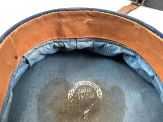 Baden, Pickelhaube für einen Offizier. Im Koffer, mit feldgrauem Überzug und Schirmmütze