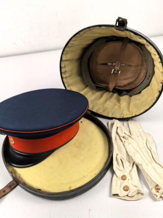 Baden, Pickelhaube für einen Offizier. Im Koffer, mit feldgrauem Überzug und Schirmmütze