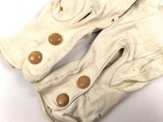 Baden, Pickelhaube für einen Offizier. Im Koffer, mit feldgrauem Überzug und Schirmmütze
