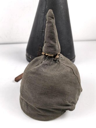Baden, Pickelhaube für einen Offizier. Im Koffer, mit feldgrauem Überzug und Schirmmütze