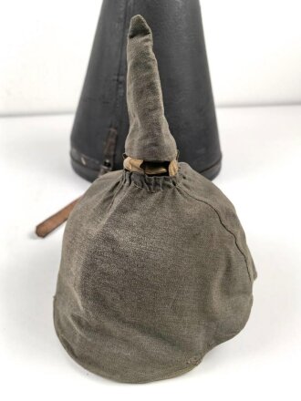 Baden, Pickelhaube für einen Offizier. Im Koffer, mit feldgrauem Überzug und Schirmmütze