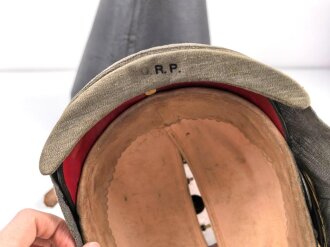Baden, Pickelhaube für einen Offizier. Im Koffer, mit feldgrauem Überzug und Schirmmütze
