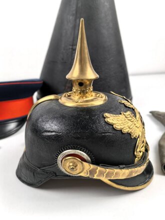 Baden, Pickelhaube für einen Offizier. Im Koffer, mit feldgrauem Überzug und Schirmmütze