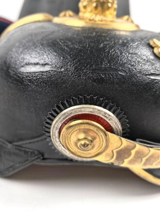 Baden, Pickelhaube für einen Offizier. Im Koffer, mit feldgrauem Überzug und Schirmmütze