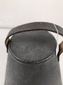 Baden, Pickelhaube für einen Offizier. Im Koffer, mit feldgrauem Überzug und Schirmmütze