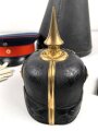 Baden, Pickelhaube für einen Offizier. Im Koffer, mit feldgrauem Überzug und Schirmmütze