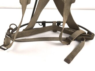 Tragegestell für das Rohr des 8cm Granatwerfer 34 der Wehrmacht.Originallack