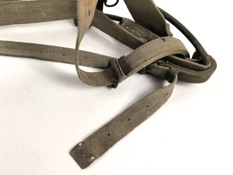 Tragegestell für das Rohr des 8cm Granatwerfer 34 der Wehrmacht.Originallack