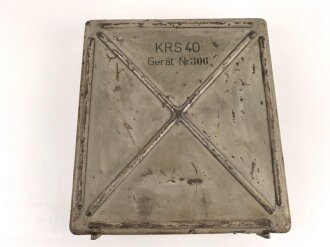 Kreisrechenschieber KRS40 für die Flakartillerie der Luftwaffe. Sehr guter Zustand, im zugehörigen Transportkasten, dieser Original lackiert