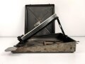 Kreisrechenschieber KRS40 für die Flakartillerie der Luftwaffe. Sehr guter Zustand, im zugehörigen Transportkasten, dieser Original lackiert