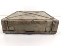 Kreisrechenschieber KRS40 für die Flakartillerie der Luftwaffe. Sehr guter Zustand, im zugehörigen Transportkasten, dieser Original lackiert