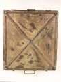 Kreisrechenschieber KRS40 für die Flakartillerie der Luftwaffe. Sehr guter Zustand, im zugehörigen Transportkasten, dieser Original lackiert
