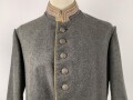 1. Weltkrieg , vereinfachter Feldrock Modell 1915 für einen Angehörigen im Kürassier Regiment von Seydlitz No. 7.  Kammerstück mit diversen Mottenschäden
