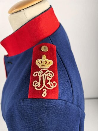 Bayern, Waffenrock für einen Angehörigen im Infanterie Regiment 3 Augsburg. Eigentumstück, die Effekten original vernäht, guter Gesamtzustand