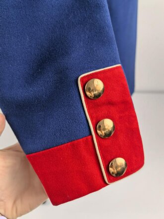 Bayern, Waffenrock für einen Angehörigen im Infanterie Regiment 3 Augsburg. Eigentumstück, die Effekten original vernäht, guter Gesamtzustand