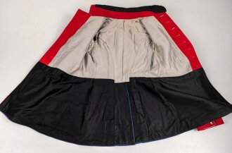 Bayern, Waffenrock für einen Angehörigen im Infanterie Regiment 3 Augsburg. Eigentumstück, die Effekten original vernäht, guter Gesamtzustand