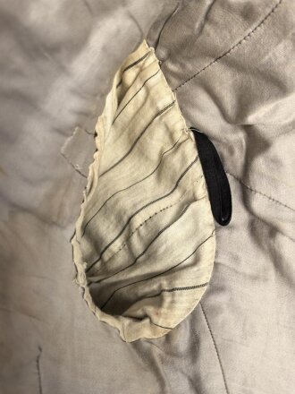 Bayern, Waffenrock für einen Angehörigen im Infanterie Regiment 3 Augsburg. Eigentumstück, die Effekten original vernäht, guter Gesamtzustand