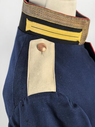 Preussen, Waffenrock für einen Angehörigen im 1. Garde Fußartillerie Regiment Spandau. Die Effekten Original vernäht. diverse Mottenschäden