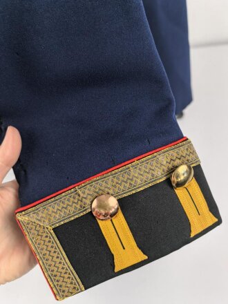 Preussen, Waffenrock für einen Angehörigen im 1. Garde Fußartillerie Regiment Spandau. Die Effekten Original vernäht. diverse Mottenschäden