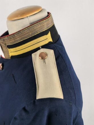 Preussen, Waffenrock für einen Angehörigen im 1. Garde Fußartillerie Regiment Spandau. Die Effekten Original vernäht. diverse Mottenschäden