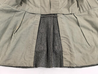 1. Weltkrieg, Waffenrock zur feldgrauen Friedensuniform M1915 für einen Angehörigen der Infanterie. Kammerstück, Mottenschaden