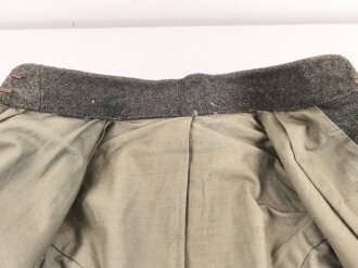 1. Weltkrieg, Waffenrock zur feldgrauen Friedensuniform M1915 für einen Angehörigen der Infanterie. Kammerstück, Mottenschaden