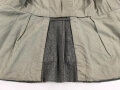 1. Weltkrieg, Waffenrock zur feldgrauen Friedensuniform M1915 für einen Angehörigen der Infanterie. Kammerstück, Mottenschaden