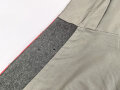 1. Weltkrieg, Waffenrock zur feldgrauen Friedensuniform M1915 für einen Angehörigen der Infanterie. Kammerstück, Mottenschaden