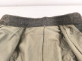1. Weltkrieg, Waffenrock zur feldgrauen Friedensuniform M1915 für einen Angehörigen der Infanterie. Kammerstück, Mottenschaden
