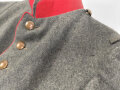 1. Weltkrieg, Waffenrock zur feldgrauen Friedensuniform M1915 für einen Angehörigen der Infanterie. Kammerstück, Mottenschaden