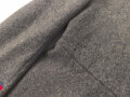 1. Weltkrieg, Waffenrock zur feldgrauen Friedensuniform M1915 für einen Angehörigen der Infanterie. Kammerstück, Mottenschaden