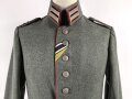 1. Weltkrieg Preussen, Feldrock für einen Leutnant der Kraftfahrtruppen Modell 1910. Die Effekten original vernäht, die Schulterklappen hellgrau unterlegt. Diverse Mottenschäden, dennoch in gutem Gesamtzustand.